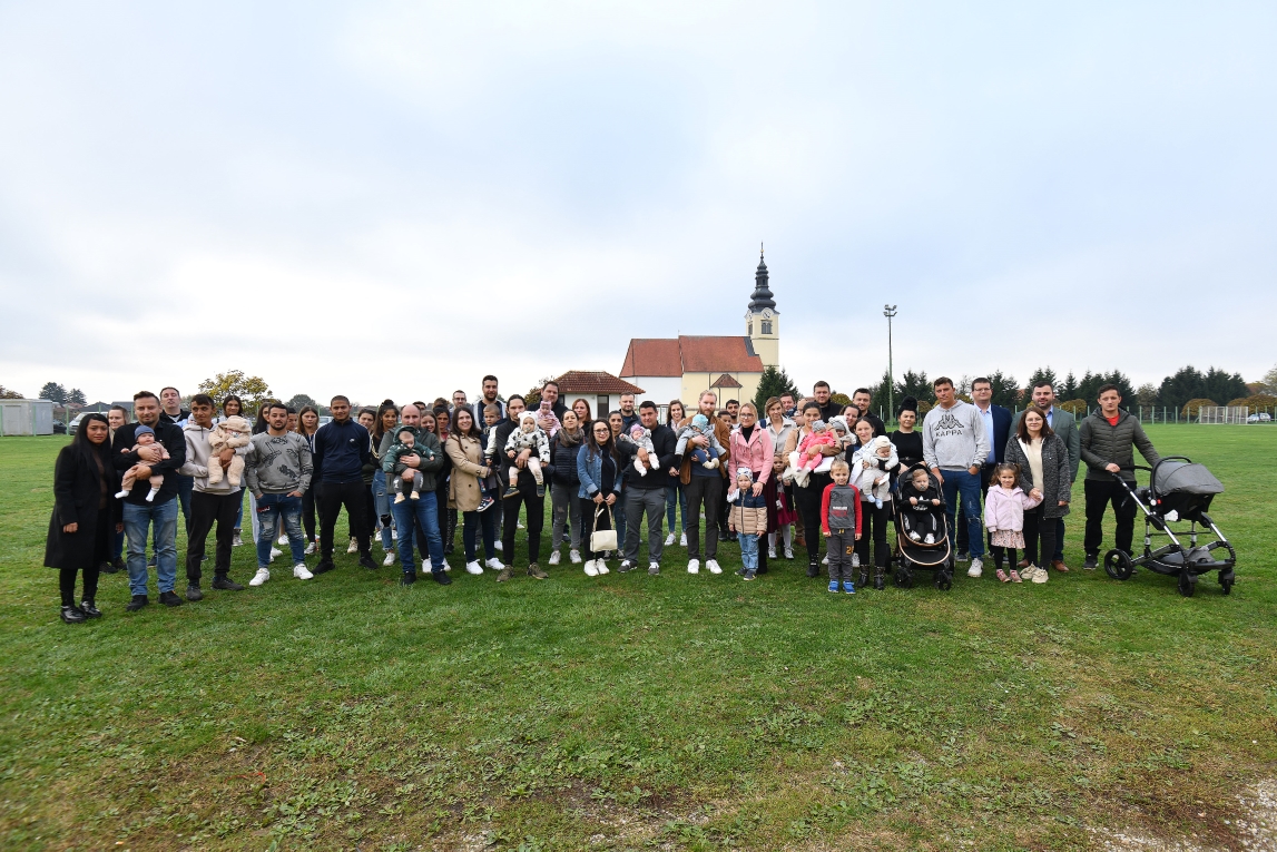 Treća ovogodišnja podjela bonova za novorođenčad 